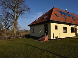 Huebsche Wohnung in Kroepelin mit Eigener Terrasse