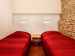 Lovely Holiday Home in Richelle With Barbecue