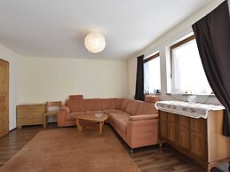 4 Room Holiday Apartment with Garden near Lake