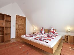 4 Room Holiday Apartment with Garden near Lake