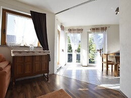 4 Room Holiday Apartment with Garden near Lake