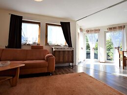4 Room Holiday Apartment with Garden near Lake