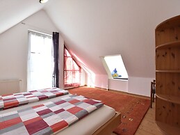 4 Room Holiday Apartment with Garden near Lake