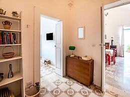 Quaint Holiday Home in Lecce Apulia near Town Center