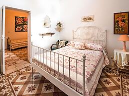 Quaint Holiday Home in Lecce Apulia near Town Center
