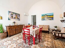 Quaint Holiday Home in Lecce Apulia near Town Center