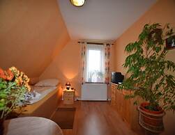 Cosy Apartment in Kropelin With Garden