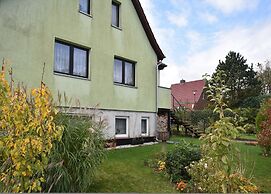 Cosy Apartment in Kropelin With Garden