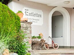 Comfy Apartment in Hollersbach im Pinzgau near Lake