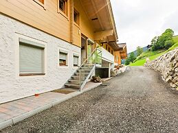 Comfy Apartment in Hollersbach im Pinzgau near Lake
