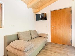 Comfy Apartment in Hollersbach im Pinzgau near Lake