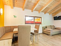 Comfy Apartment in Hollersbach im Pinzgau near Lake