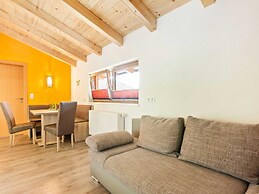Comfy Apartment in Hollersbach im Pinzgau near Lake