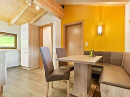 Comfy Apartment in Hollersbach im Pinzgau near Lake
