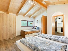Comfy Apartment in Hollersbach im Pinzgau near Lake