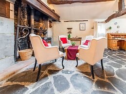 Characteristic Holiday Home With Balcony