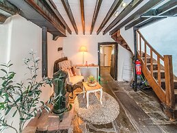 Characteristic Holiday Home With Balcony