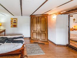 Characteristic Holiday Home With Balcony