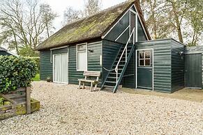 Cozy House with a Boat near Giethoorn & Weerribben Wieden National Par