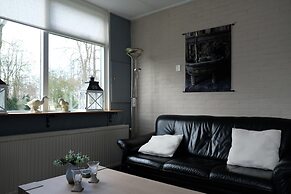 Cozy House with a Boat near Giethoorn & Weerribben Wieden National Par