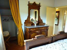 Amazing Farmhouse in Montecatini Terme with Hot Tub