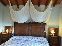 Amazing Farmhouse in Montecatini Terme with Hot Tub
