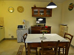 Amazing Farmhouse in Montecatini Terme with Hot Tub