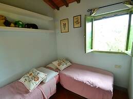 Amazing Farmhouse in Montecatini Terme with Hot Tub