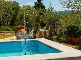 Amazing Farmhouse in Montecatini Terme with Hot Tub