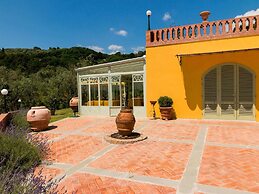 Amazing Farmhouse in Montecatini Terme with Hot Tub