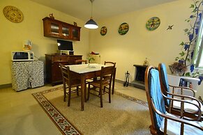 Amazing Farmhouse in Montecatini Terme with Hot Tub