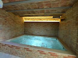 Amazing Farmhouse in Montecatini Terme with Hot Tub