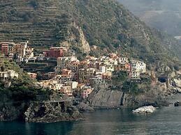 Belvilla by OYO Spacious Home Surrounded by Nature