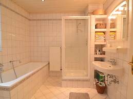 Very Comfortable House With Bathrooms and a Garden