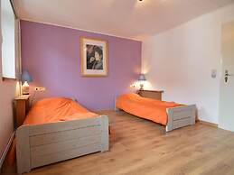 Very Comfortable House With Bathrooms and a Garden