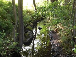 Modern Holiday Home Idyllic Setting With Terrace