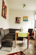 Ruhiger Bungalow am Hennesee mit Terrasse