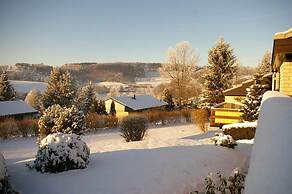 Ruhiger Bungalow am Hennesee mit Terrasse
