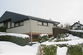 Ruhiger Bungalow am Hennesee mit Terrasse