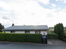 Ruhiger Bungalow am Hennesee mit Terrasse