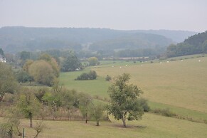 Vintage Holiday Home in Couvin near River