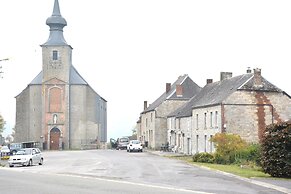 Vintage Holiday Home in Couvin near River