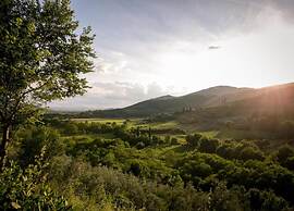 Farmhouse in Tuscany With Panoramic Pool