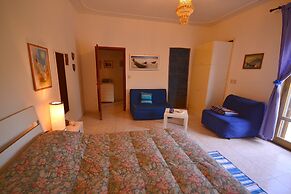 Detached House Near the sea With Garden and Terrace