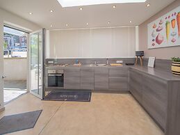 Stylish Stay Near Forest
