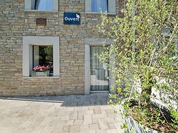 Stylish Stay Near Forest