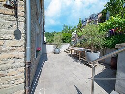 Stylish Stay Near Forest