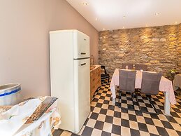 Stylish Stay Near Forest