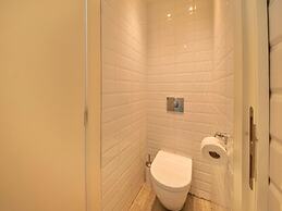 Stylish Stay Near Forest