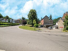 Stylish Stay Near Forest